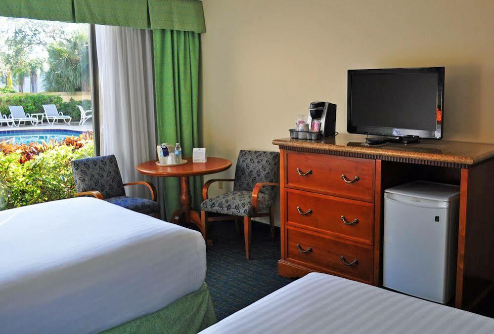 Holiday Inn Express Boca Raton - West By Ihg Экстерьер фото