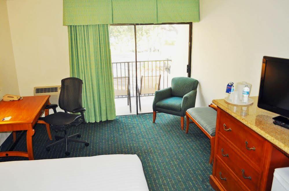 Holiday Inn Express Boca Raton - West By Ihg Экстерьер фото